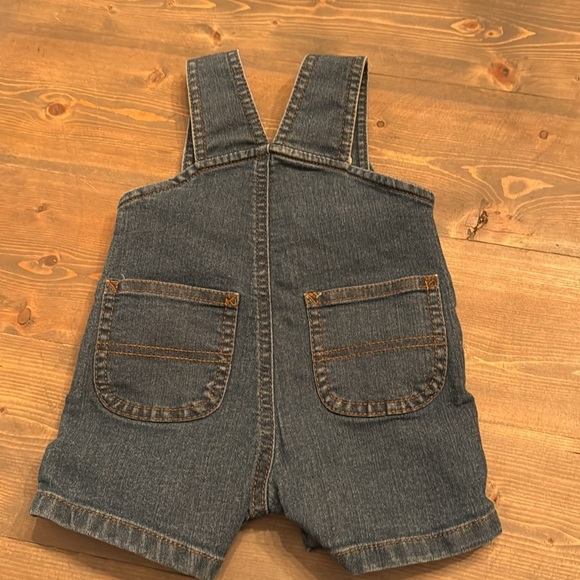 *SOLD* Carhartt 3 month denim short overalls - Picture 5 of 6